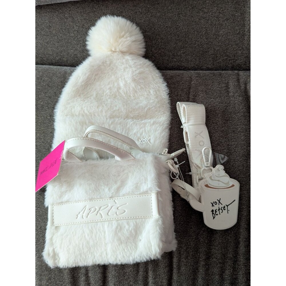 Betsey Johnson White Faux Fur Beanie & Bag Set With Embossed Apres Design And XO